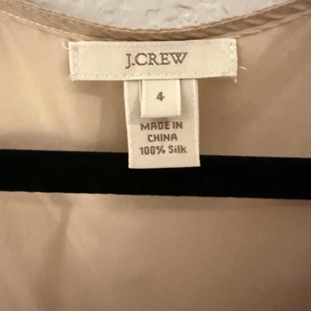 J Crew Beige Sleeveless Silk Blouse Size 4 - Picture 3 of 5